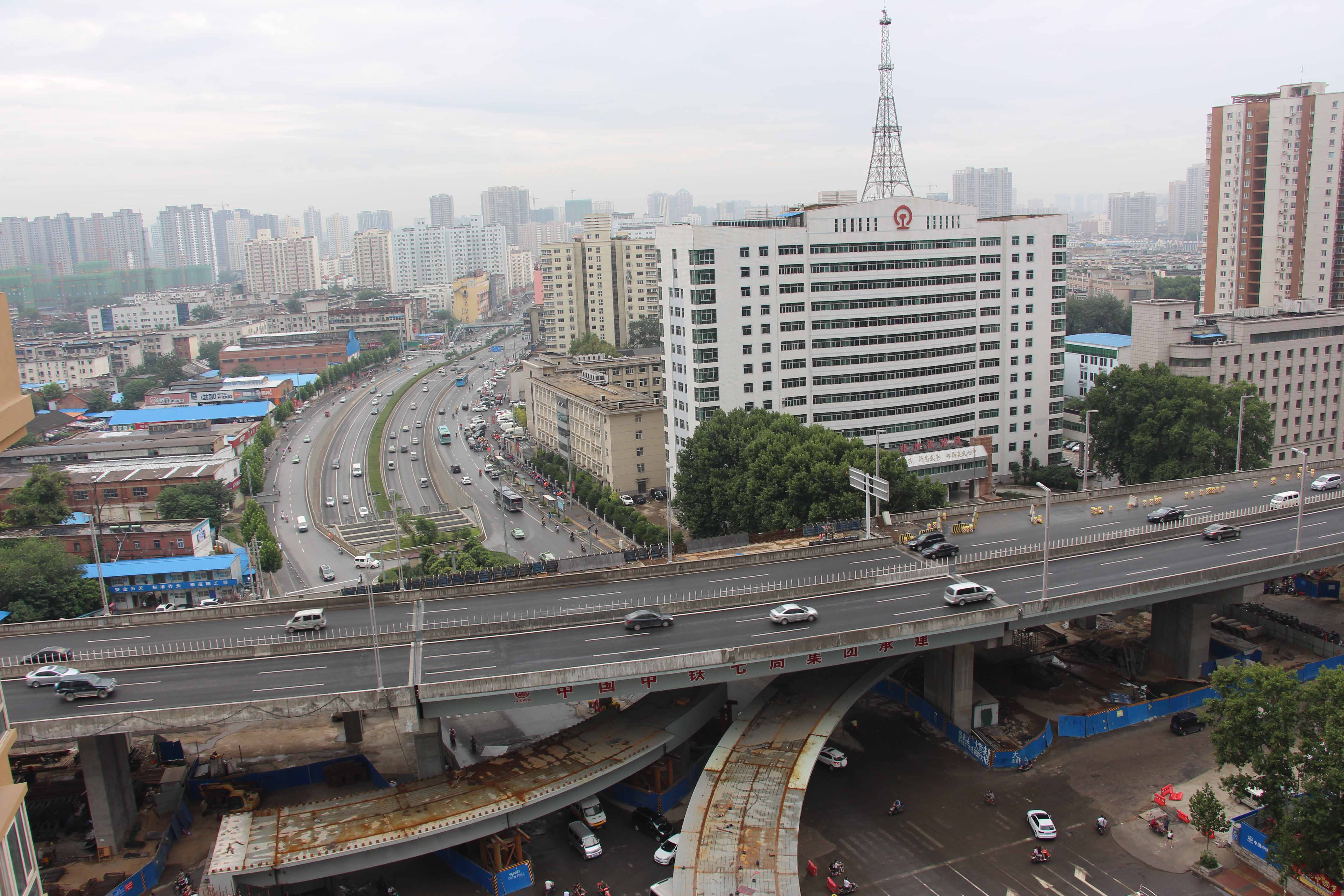 郑州陇海快速路工程（国家优质工程奖、河南市政工程金杯奖）